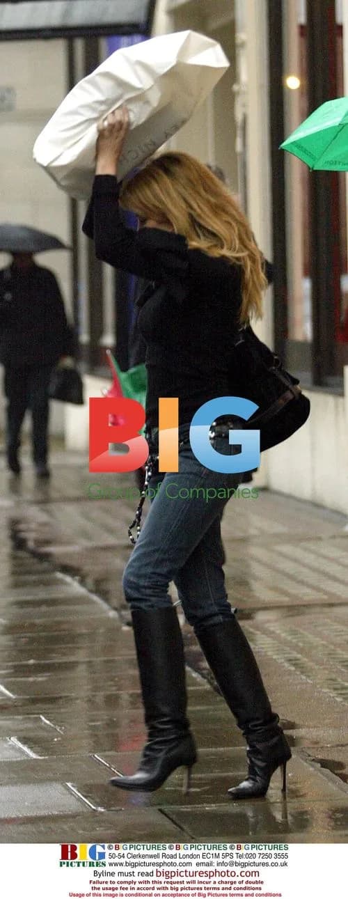 Kylie Minogue Shopping in the Rain