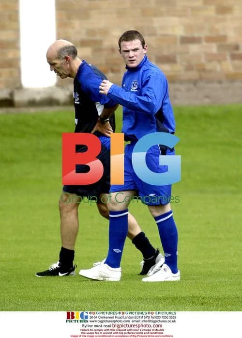 Wayne Rooney Jogs After Injury