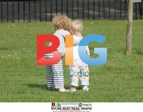 Jamie Oliver's Wife and Daughters at London Park