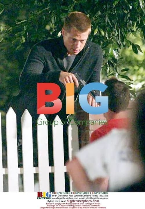 Brad Pitt on Set of 'Mr and Mrs Smith'