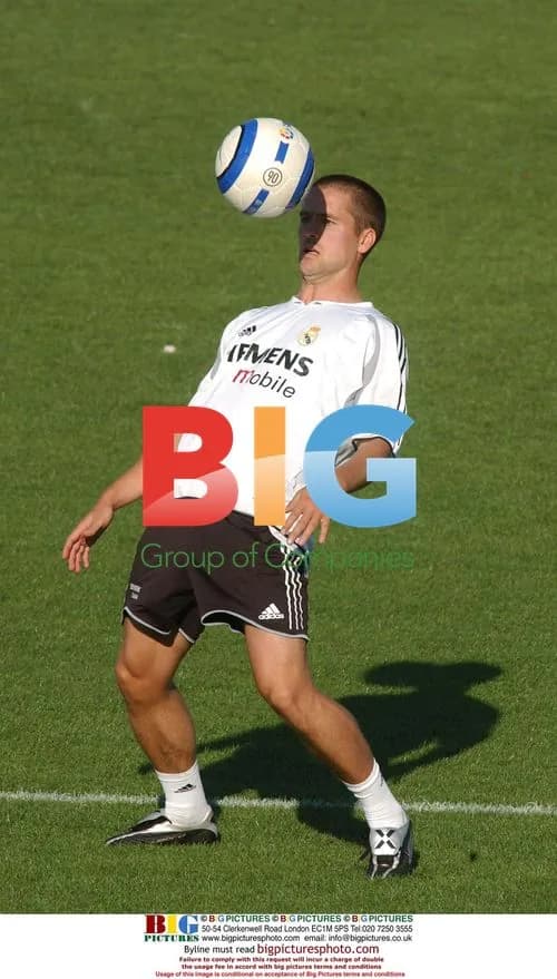 Footballers Beckham, Owen, Salgado, Helguera train in Spain