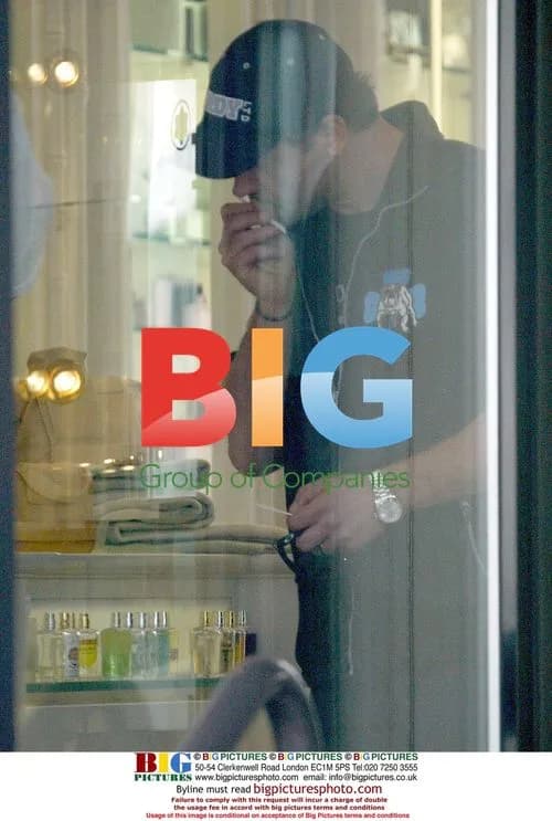 Russell Crowe on Shopping Trip