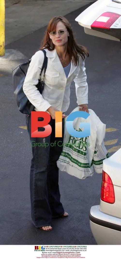 Jennifer Garner Grocery Shopping in Brentwood