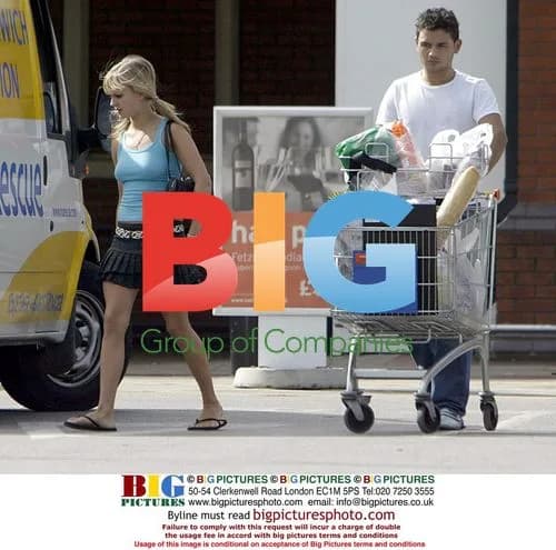 Coronation Street Stars Tina O'Brien and Ryan Thomas Shopping