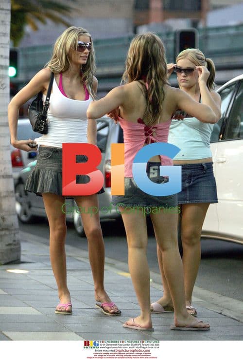 Model Emma B and Step Sisters Shopping in Australia