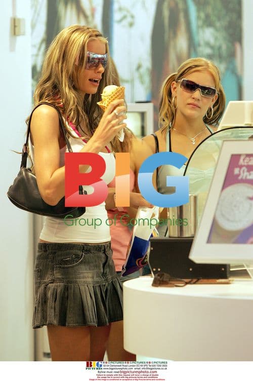 Model Emma B and Step Sisters Shopping in Australia
