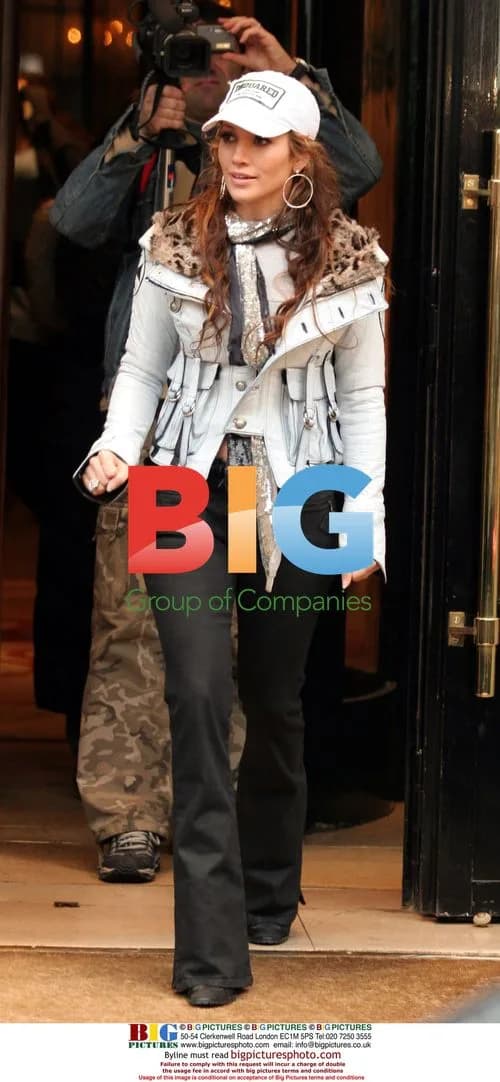JLO Exits Paris Hotel