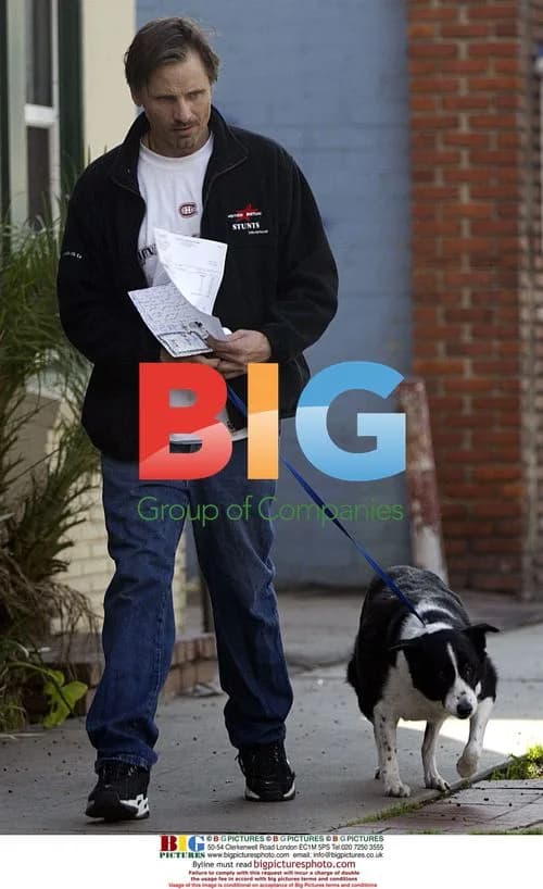 Viggo Mortensen Takes Sick Dog to Vet