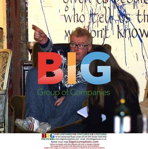 Chris Evans Relaxed at Camden Market