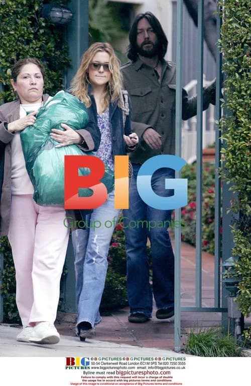 Kate Hudson Leaving Hotel with Family