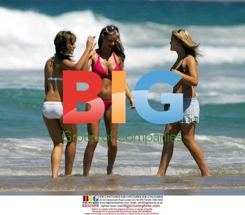 Emma B and sisters at the beach