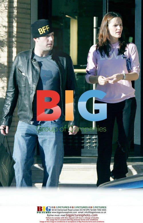 Affleck and Garner Christmas Shopping