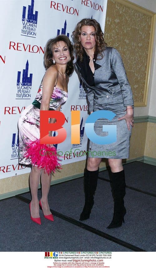 Sandra Bernhardt and Susan Lucci at 2004 Muse Awards