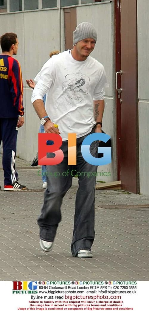 David Beckham Signing Autographs