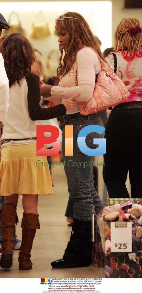 Venus and Serena Williams Shopping