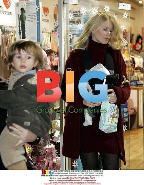 Claudia Schiffer Christmas shopping with kids