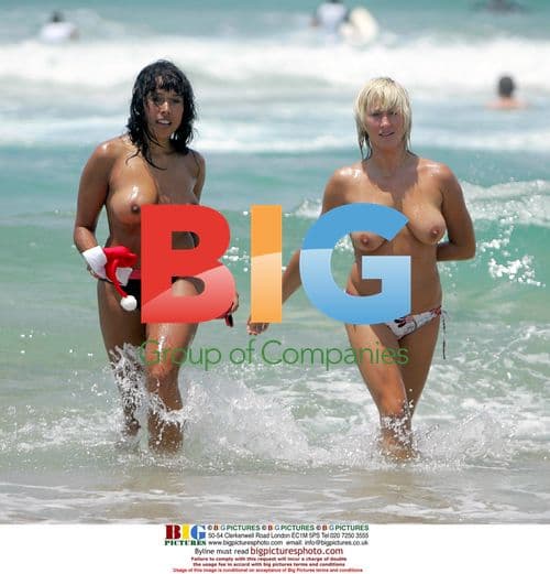 Aussie Models Lianni and Mellisa on Bondi Beach