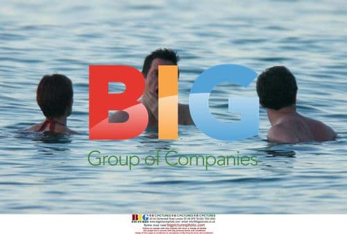 Hugh Grant Relaxes on Caribbean Vacation