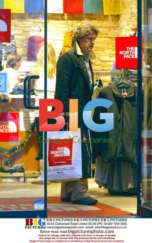 Kurt Russell and Goldie Hawn shopping in Aspen