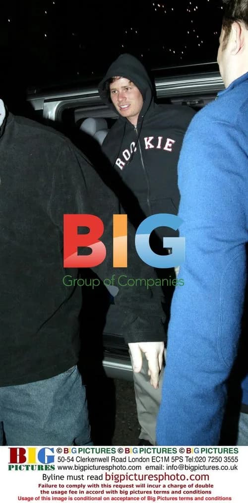 Blink 182 Members Arrive at Hotel