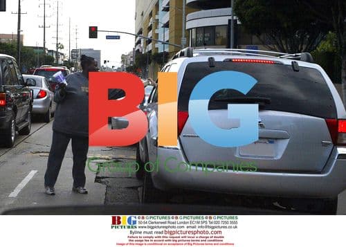 Geri Halliwell Shares Lunch With Homeless Woman