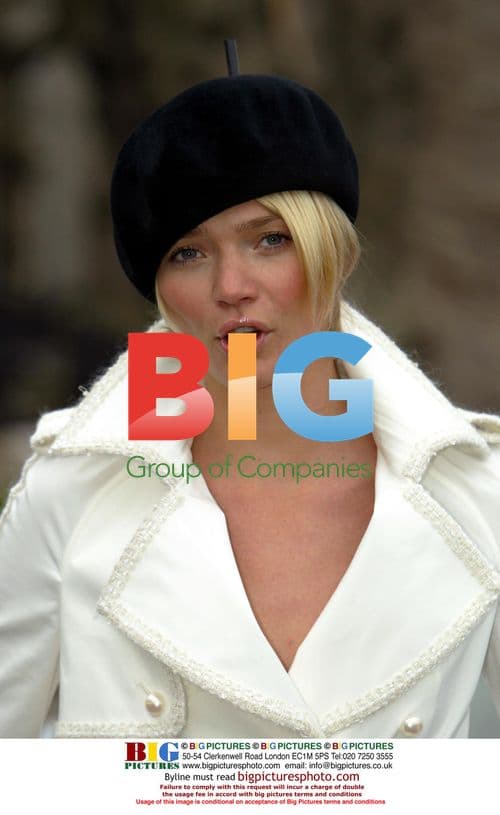 Taylor Swift and Tom Hiddleston at the beach