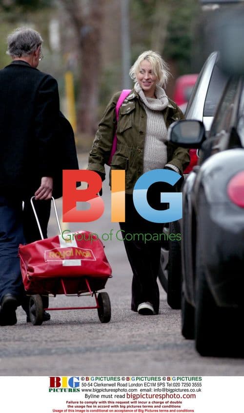 Natalie Appleton and Boyfriend Out for Dinner in London