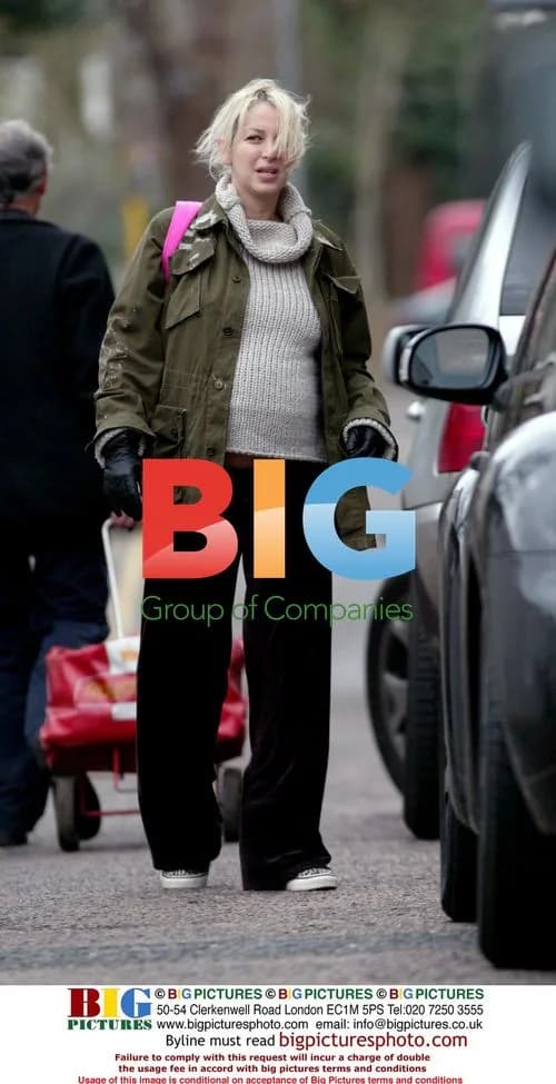 Pregnant Singer Natalie Appleton Out for Dinner