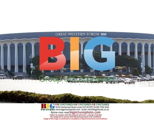 Britney Weeps During Church Service