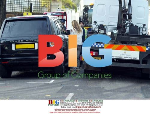 Kate Moss Hurried to Move Car