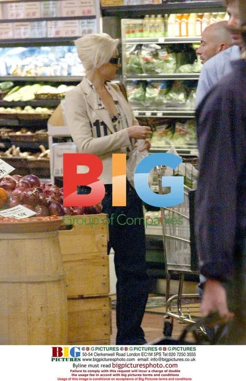 Gwen Stefani Shopping