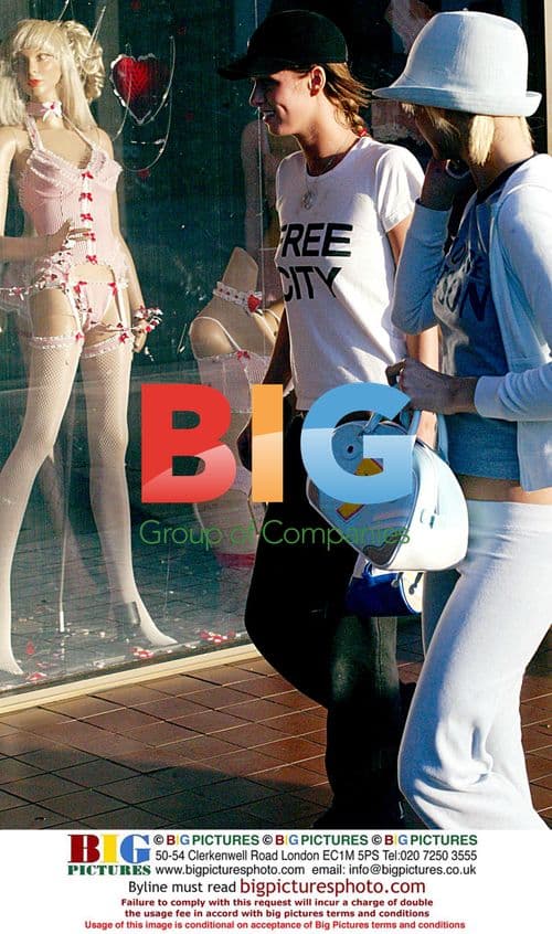 Paris Hilton Shopping with Sister