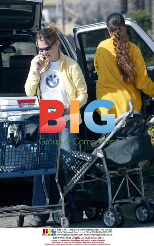 Melissa McKnight Takes Newborn Baby Shopping