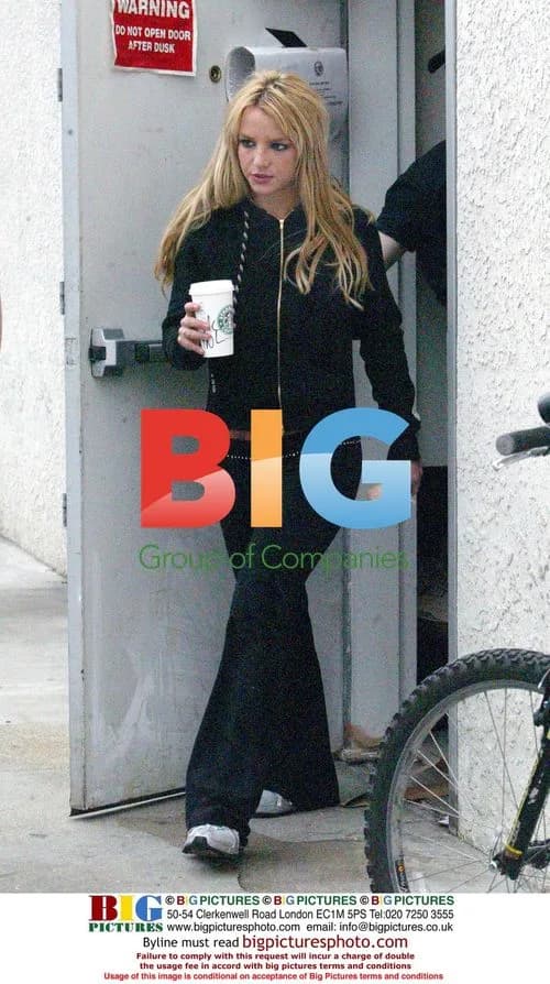 Britney Spears Stops for Coffee