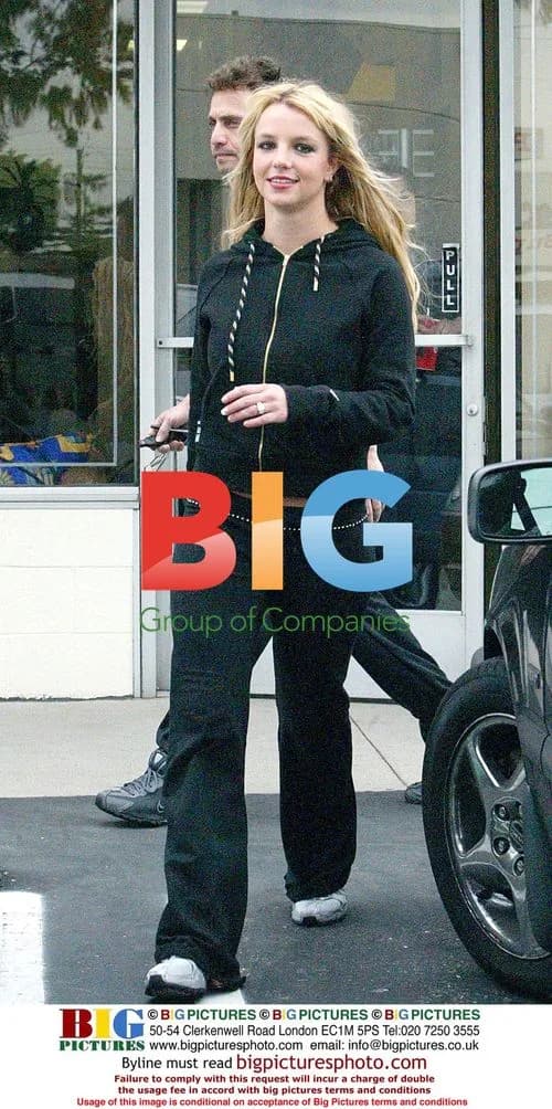 Britney Spears grabs coffee