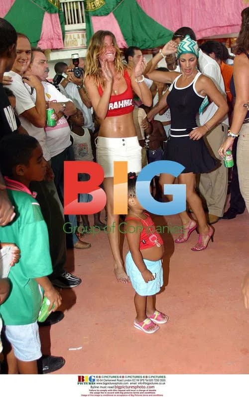 Gisele Bundchen Dances with Mangueira Samba School