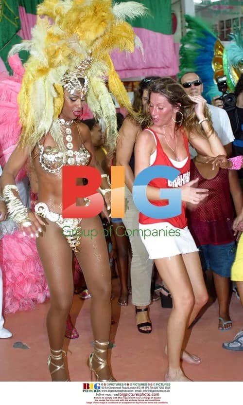 Gisele Bundchen dances with Mangueira Samba school