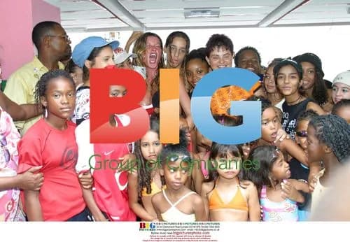 Gisele Bundchen Dances with Mangueira Samba School