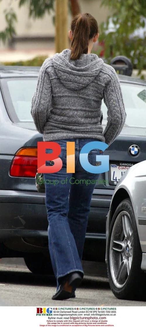 Jennifer Garner Leaves Restaurant After Lunch