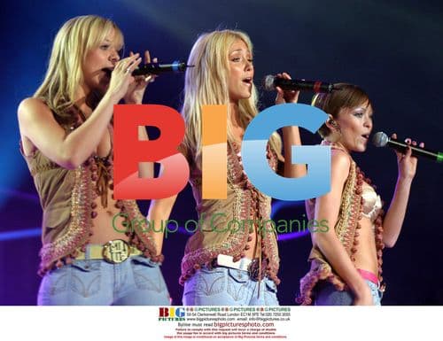 Red Carpet Arrivals at Oscars