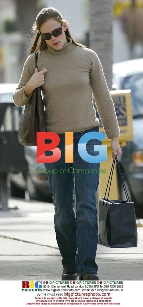Jennifer Garner Looks Sad Alone for Holidays
