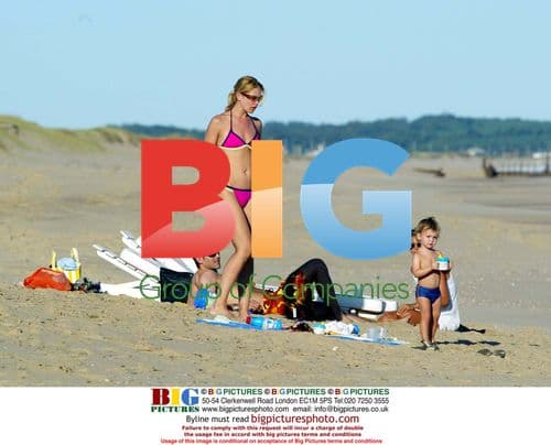 Valeria Mazza and Family at Punta del Este Beach