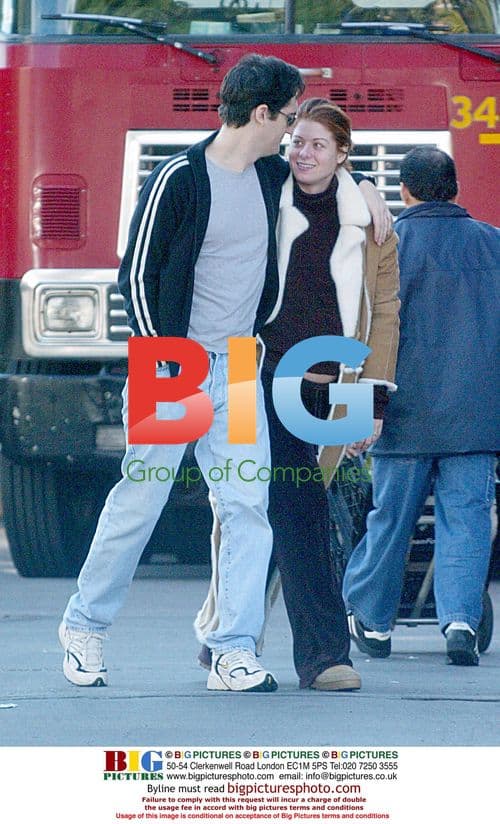 Pregnant Debra Messing Shopping With Husband