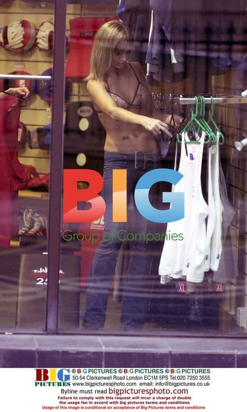 Taylor Swift Performs on Stage