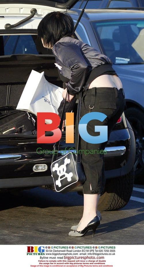 Kelly Osbourne Shopping in Hollywood