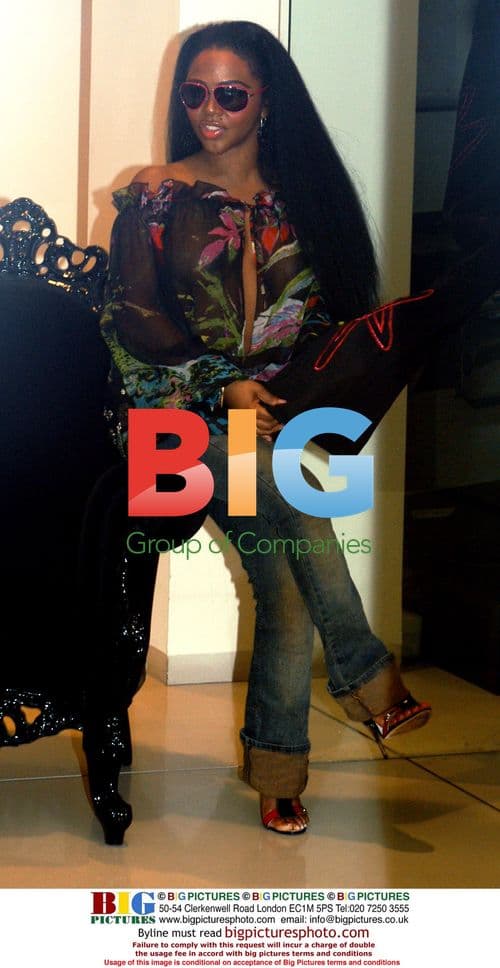 Lil' Kim Shopping in Milan