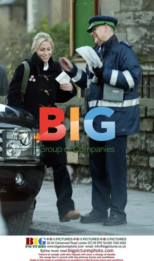 Nicole Appleton Receives Parking Ticket