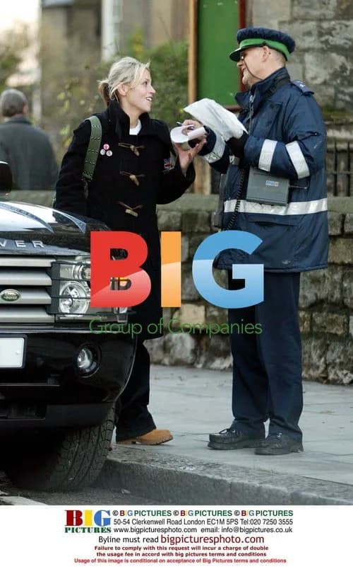 Nicole Appleton Receives Parking Ticket