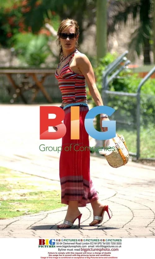 Tara Palmer Tompkinson at Currumbin Bird Sanctuary