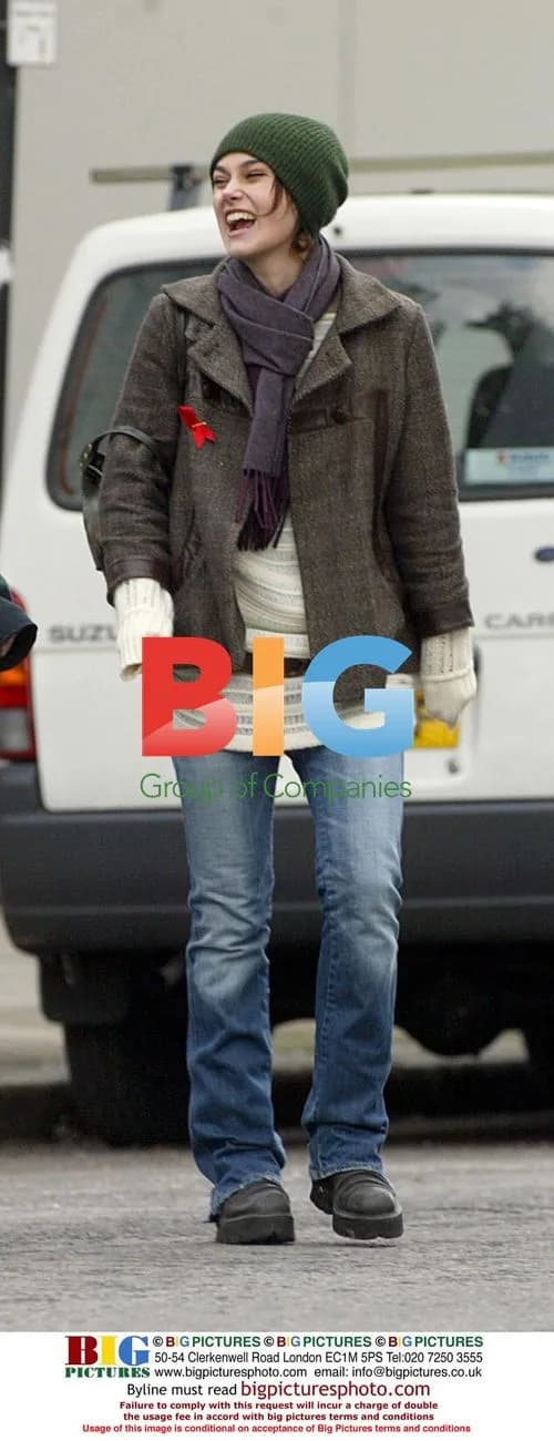 Keira Knightley Browsing in Notting Hill